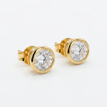 Load image into Gallery viewer, Zirconia Bezel Stud Earring (8mm)