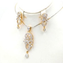 Load image into Gallery viewer, Two Tone Daffodil Necklace Set