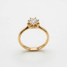 Load image into Gallery viewer, Sleek Solitaire Round Cut Ring