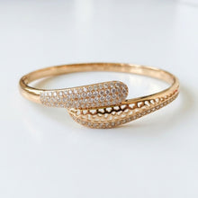 Load image into Gallery viewer, Crystal Orchid Bracelet