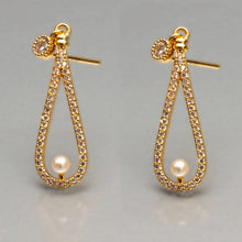 Load image into Gallery viewer, Triangular Hoop Earring (30mm) - vistoso.pk