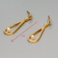 Load image into Gallery viewer, Triangular Hoop Earring (30mm) - vistoso.pk