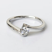 Load image into Gallery viewer, Silver Solitaire Ring
