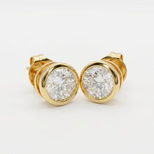 Load image into Gallery viewer, Zirconia Bezel Stud Earring (8mm)

