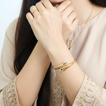Load image into Gallery viewer, Openable Halo Edge Bangle (Brass)
