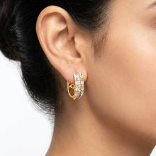 Load image into Gallery viewer, Curved leaves Earrings (16mm)
