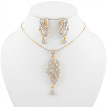 Load image into Gallery viewer, Two Tone Daffodil Necklace Set
