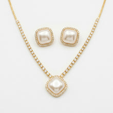 Load image into Gallery viewer, Crescent Moon Necklace Set
