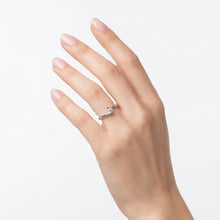 Load image into Gallery viewer, Silver Solitaire Ring
